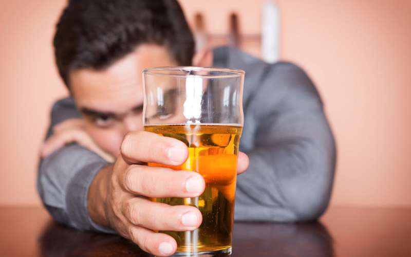 Как помочь алкоголику бросить пить
